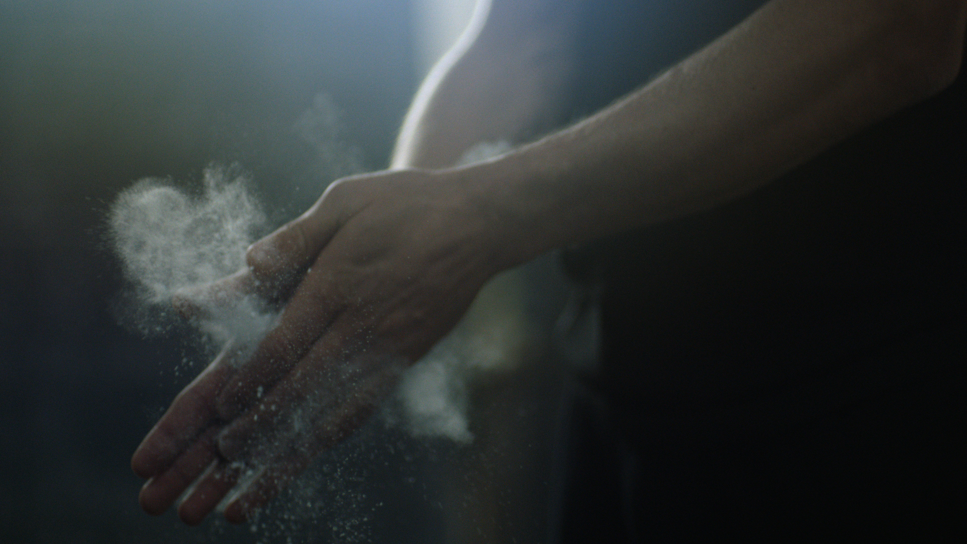 CULT_Vital_Water_DirectorsCut_WEB_SOUNDMIX_55s.mov.00_00_14_00.Still004