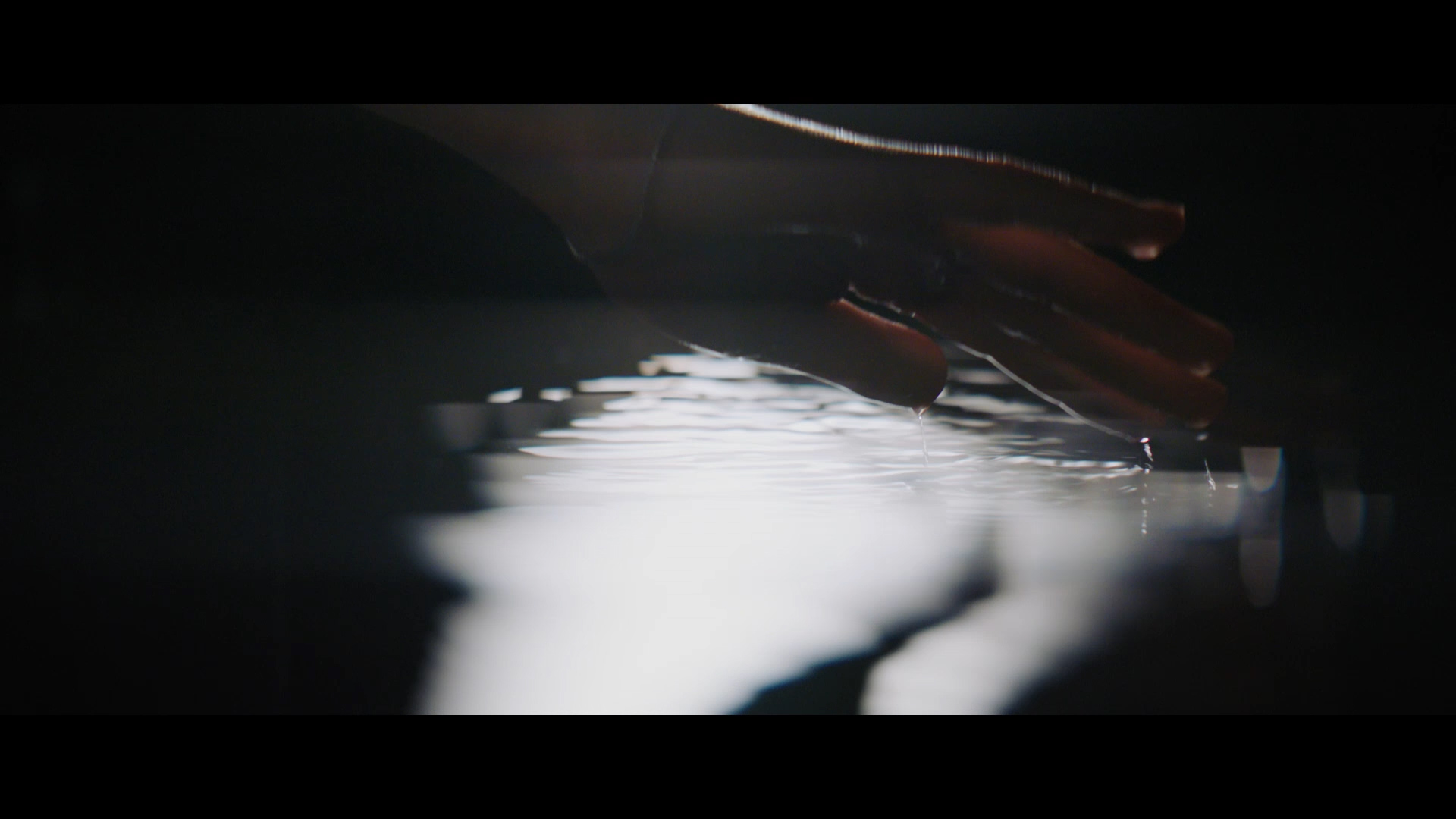 Svane_S17_Image_DirectorsCut_17_35s_46292.mp4.00_00_17_07.Still007